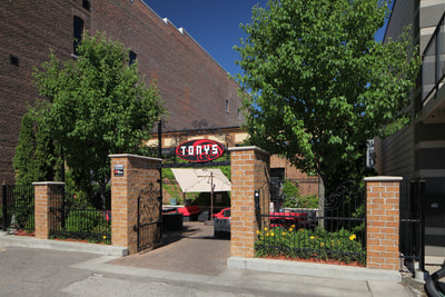 Tony's Pizzeria Outdoor Lounge, Cedar Falls, Iowa